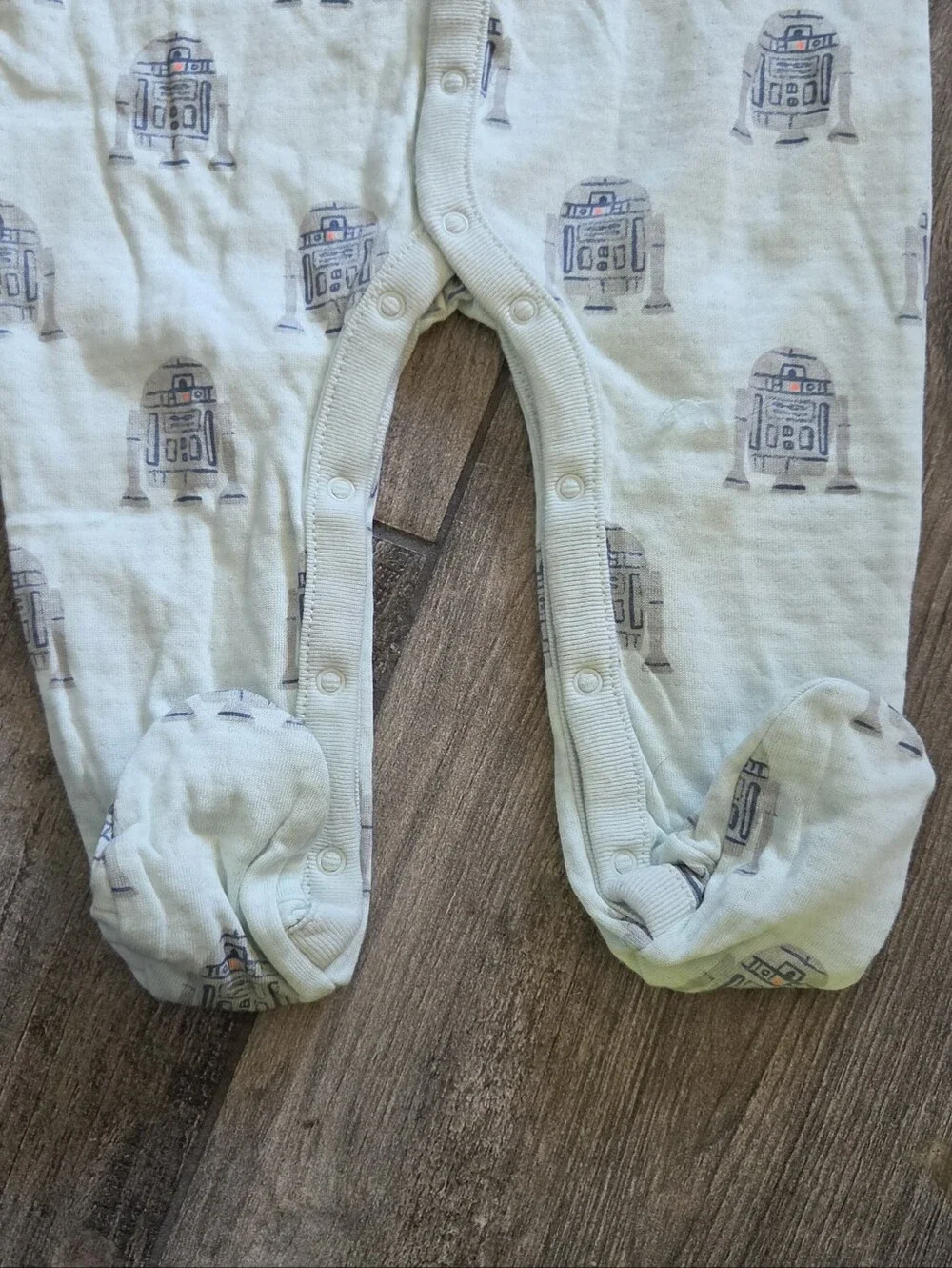 GAP Baby NWT 6-9 Months Striped Star Wars R2D2 Footie Romper and Hat